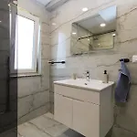 House Mara 2421