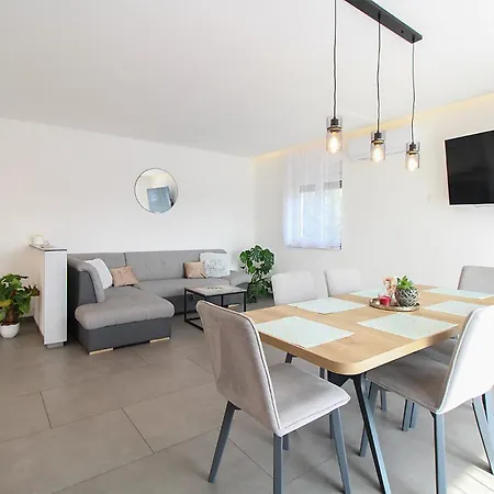 House Mara 2421 Pomer
