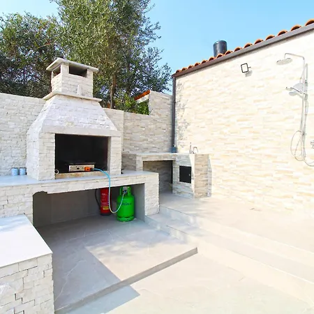 Vakantiehuis House Mara 2421 Pomer