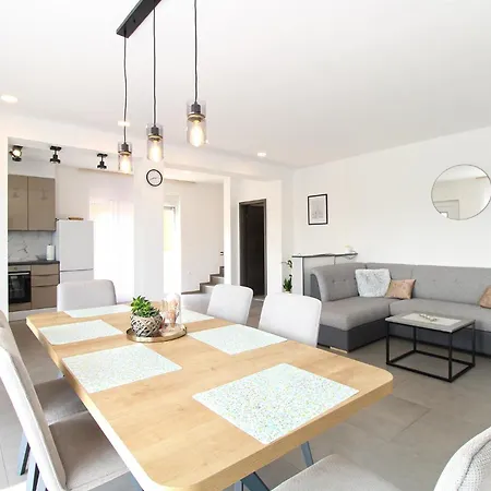 Дом отдыха House Mara 2421